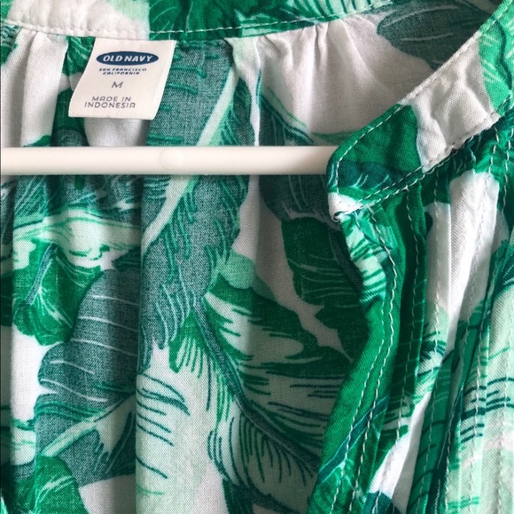 Flowy Leaf Print Top - Picture 2 of 3